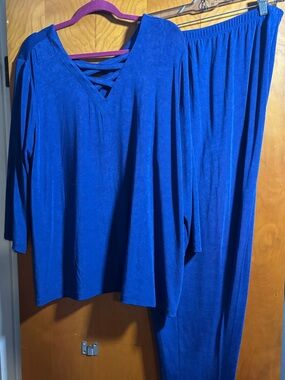 Chico’s Travelers Blue Danube Two-Piece Set, Size 4 (20-22)
